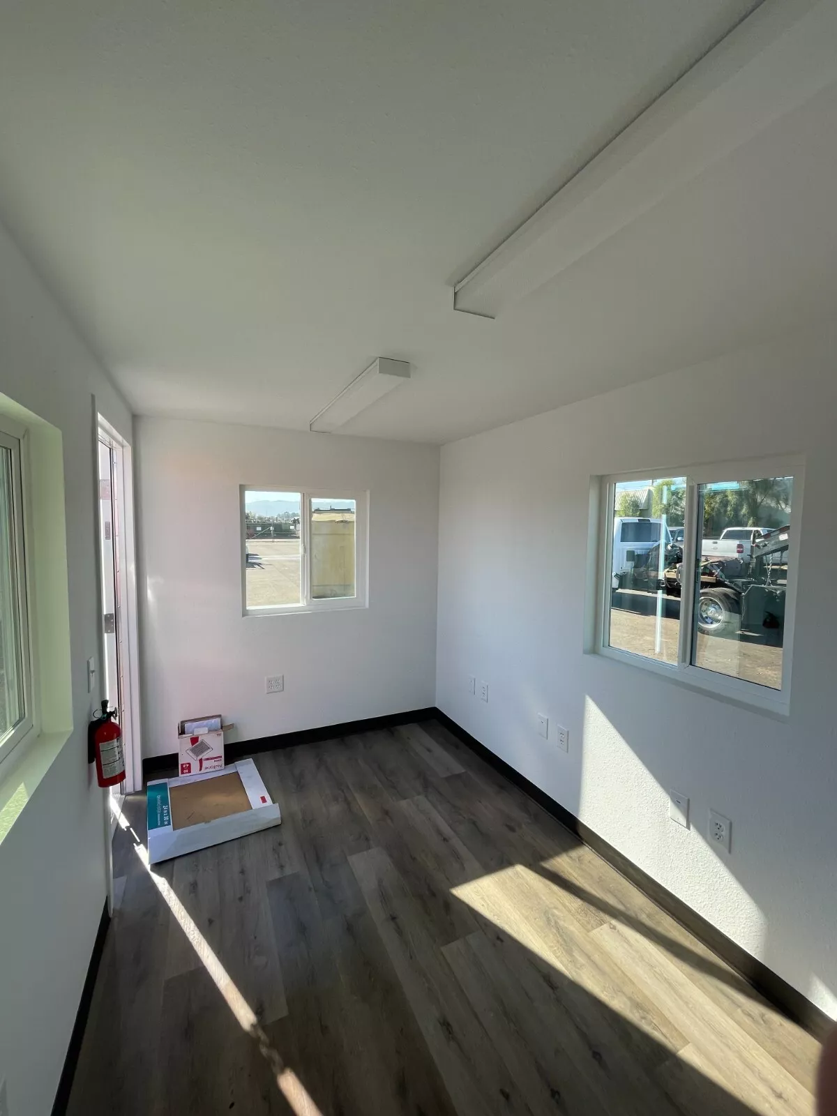 20 foot office refurbished shipping container - Image 6