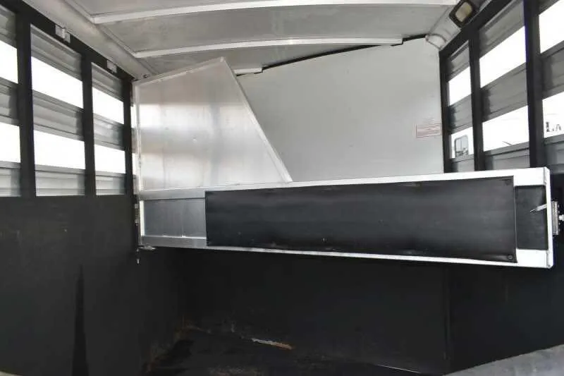 2005 Sundowner Sunlite 2 Horse Trailer - Image 7