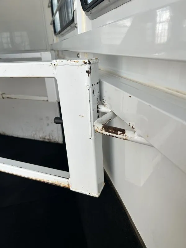 2000 Morgan Built 3 Horse Bumper Pull Horse Trailer - Image 10