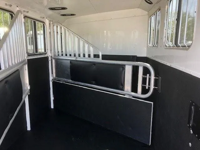 2010 Merhow 3 Horse Slant Load Bumper Pull - Image 12