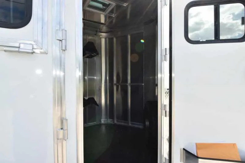 2018 Lakota 2HBPST 2 Horse Trailer - Image 16