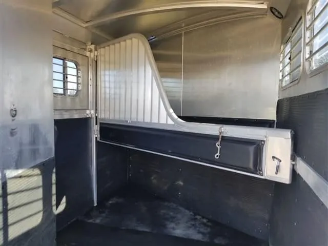 2001 4 Star 2 Horse Bumper Pull Slant Load - Image 9