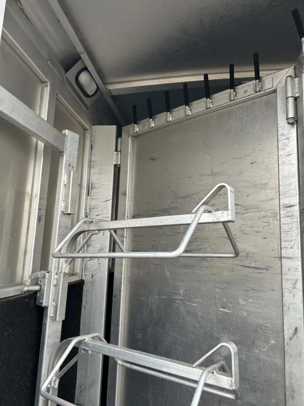 2002 Silverado 3H GN All Aluminum Weekender - Image 11