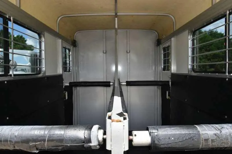 2002 Kiefer Built 2 Horse Bumper Pull - Image 10