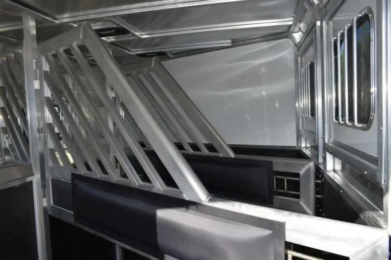 2018 Lakota 83HBPSL 3 Horse Trailer - Image 5