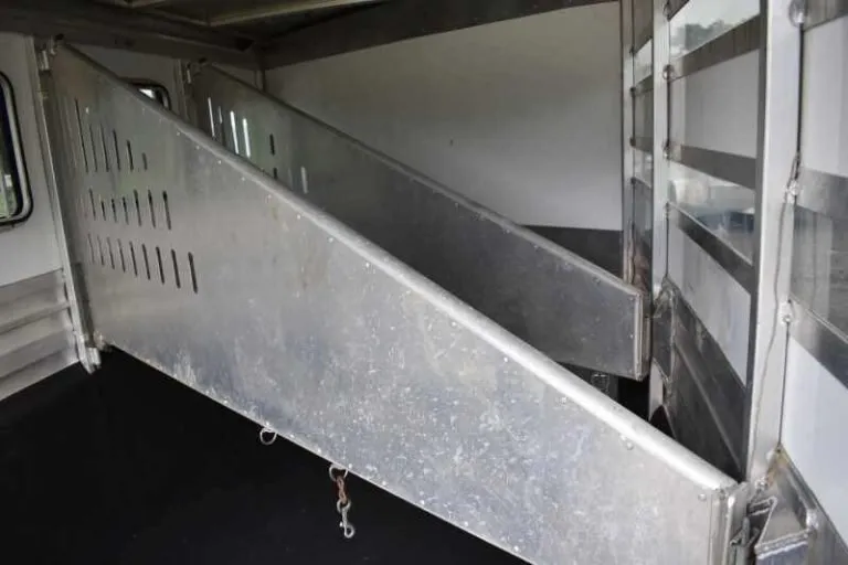 2012 CM 3HBP 3 Horse Trailer - Image 11