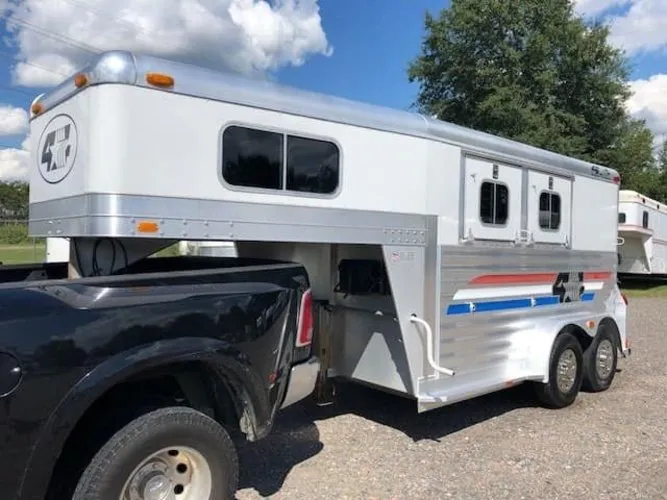2003 Sundowner 2 Horse