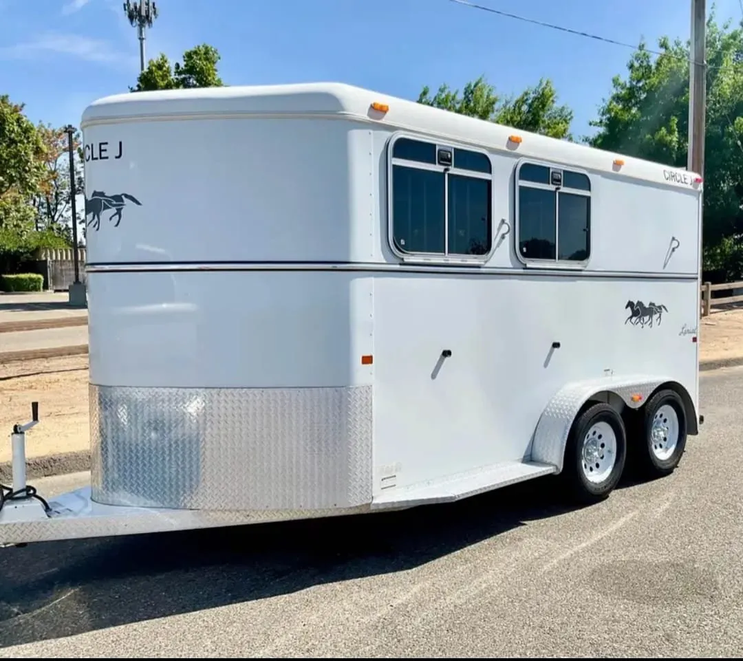 2007 Circle J 2 Horse Trailer Slant Load - Image 4