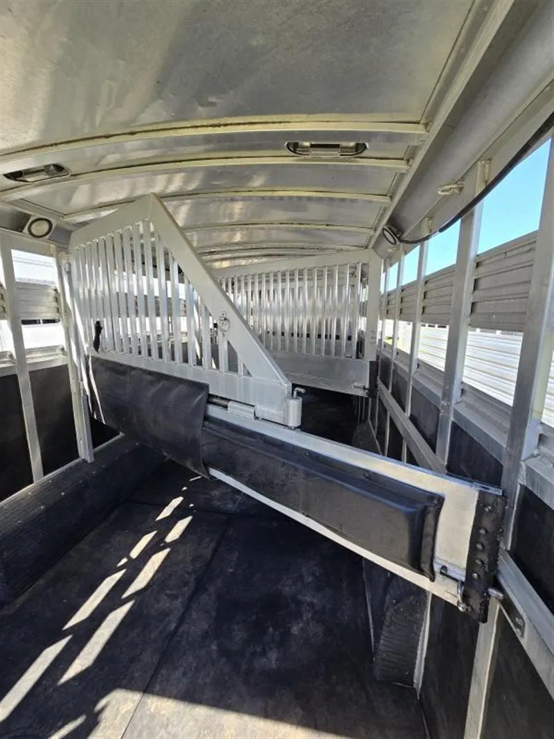 2006 C&C 4 Horse Gooseneck Trailer - Image 7