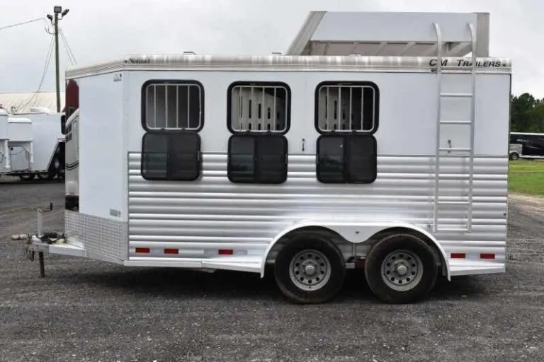 2012 CM 3HBP 3 Horse Trailer - Image 5