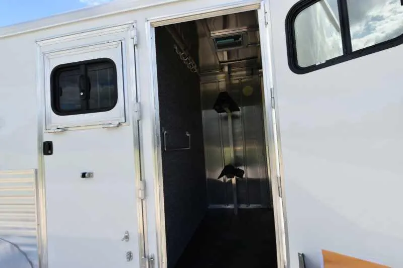 2018 Lakota 2HBPST 2 Horse Trailer - Image 15