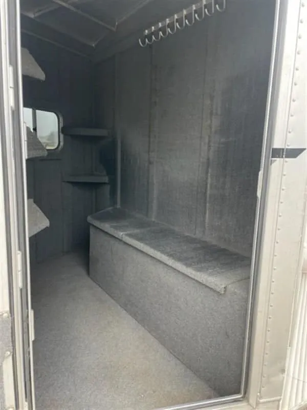 1999 Elite Custom 3 Horse Trailer - Image 10