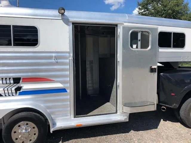 2003 Sundowner 2 Horse - Image 8