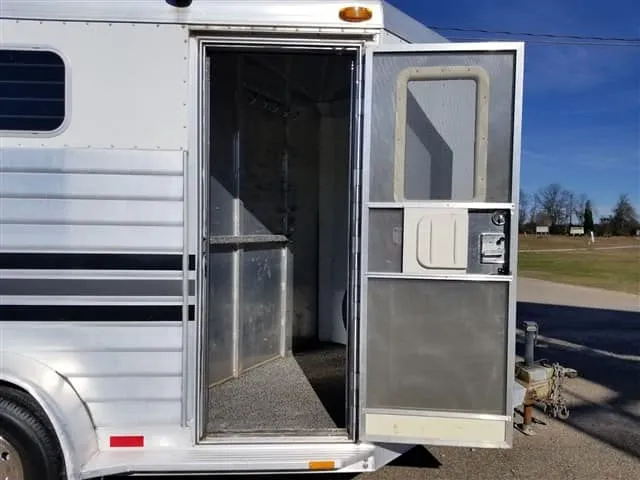 2001 4 Star 2 Horse Bumper Pull Slant Load - Image 7