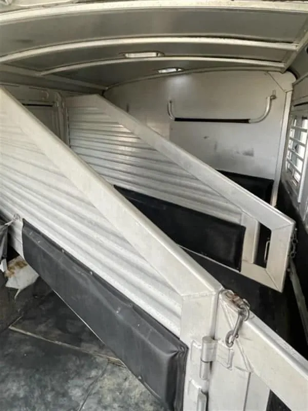 1999 Elite Custom 3 Horse Trailer - Image 15