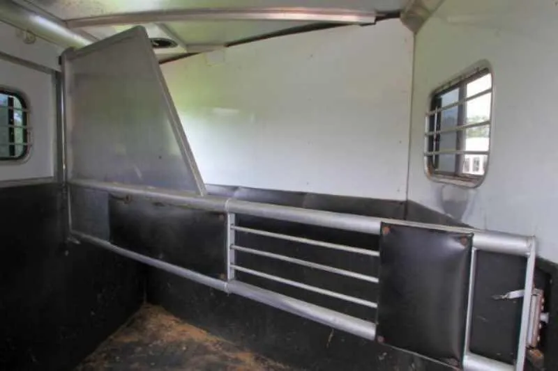 2003 Sundowner 2 Horse - Image 13
