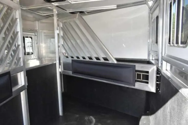 2018 Lakota 83HBPSL 3 Horse Trailer - Image 6