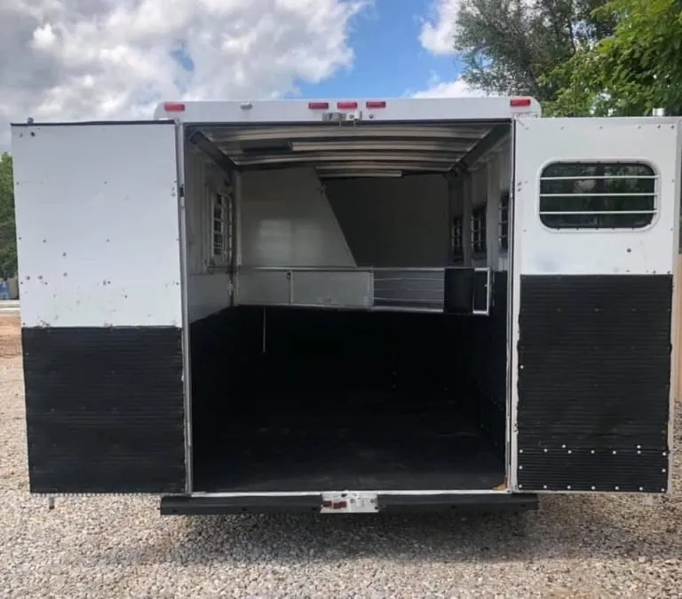 1998 Sundowner 3 Horse Slant - Image 3