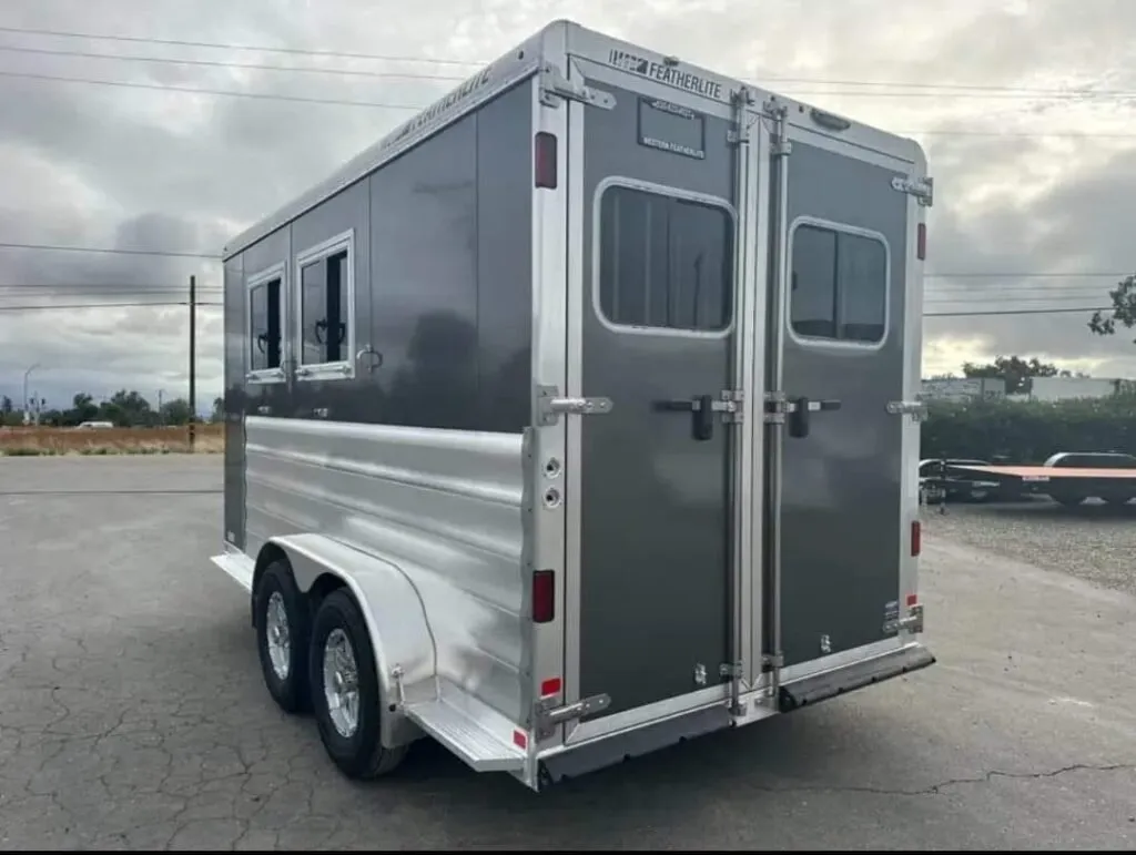 2012 Featherlite 9400 2 Horse Trailer - Image 4