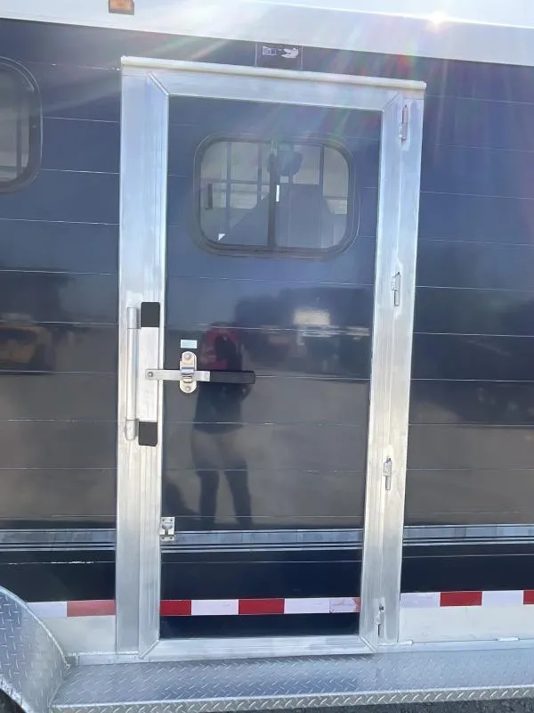 2005 Jamco 4 Horse Gooseneck Trailer - Image 6