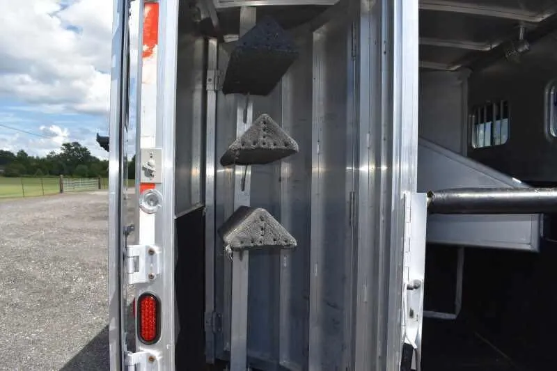 2002 Exiss SS20 2 Horse Trailer - Image 7