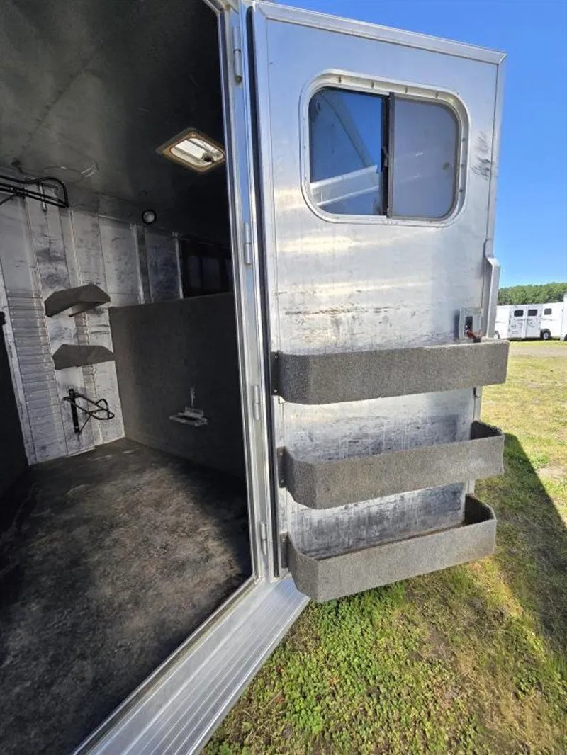 2006 C&C 4 Horse Gooseneck Trailer - Image 4