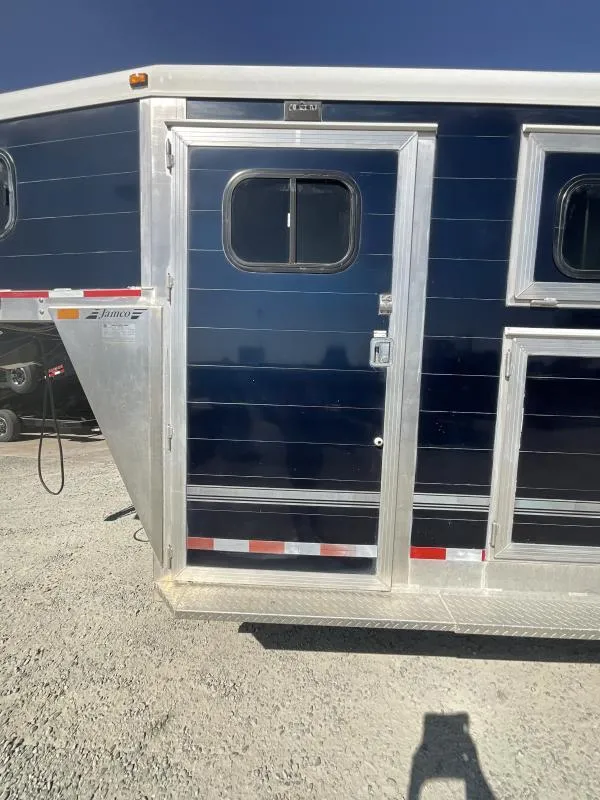 2005 Jamco 4 Horse Gooseneck Trailer - Image 29