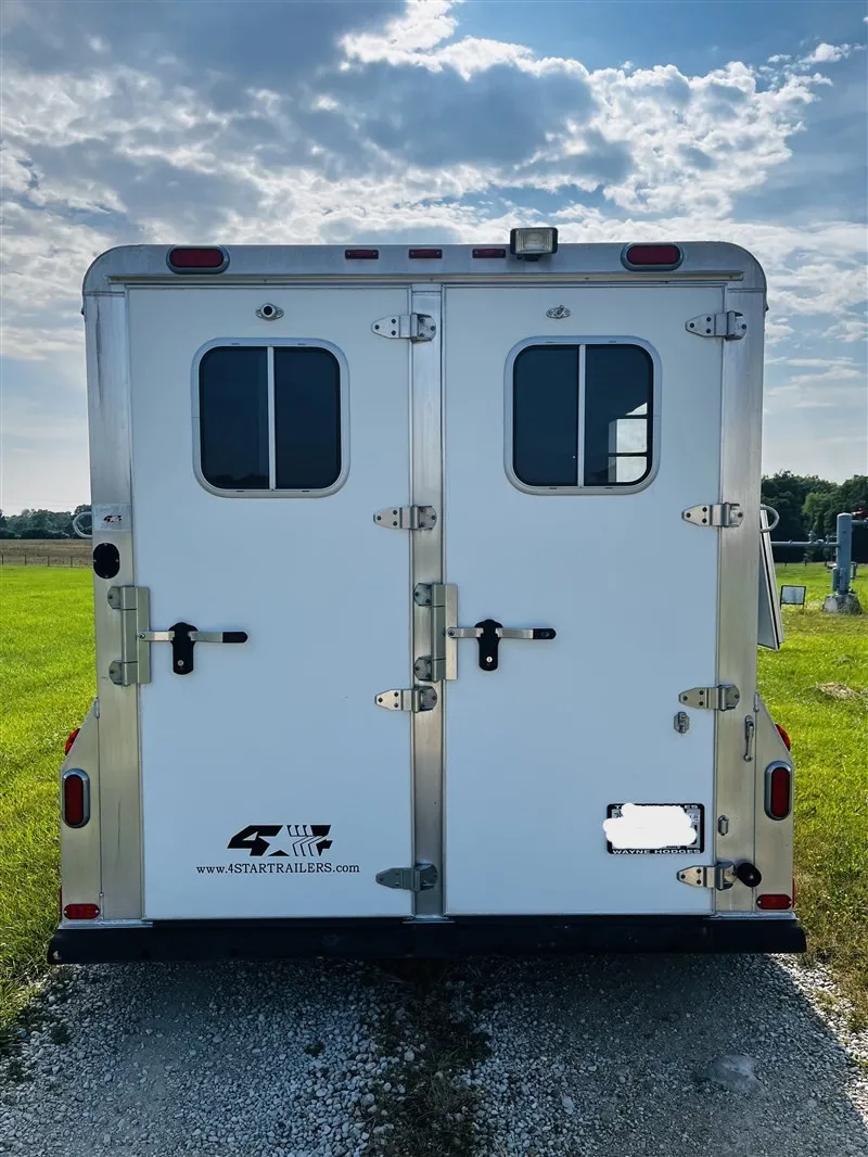 2015 4 Star 2 Horse Slant Load Bumper Pull - Image 16