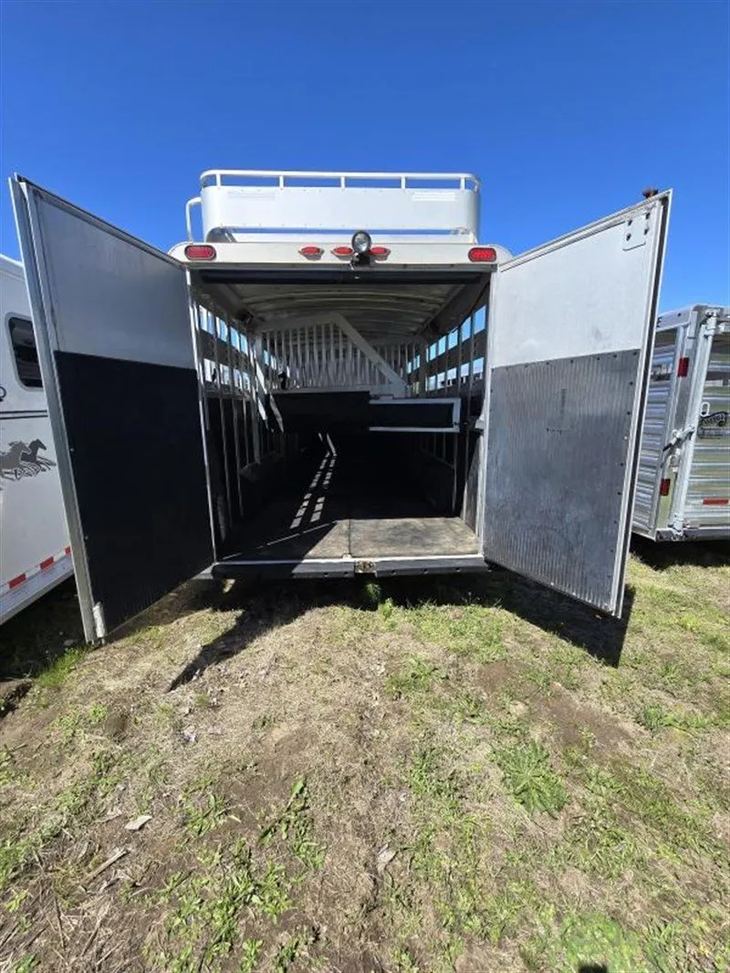 2006 C&C 4 Horse Gooseneck Trailer - Image 3
