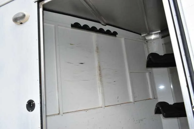 2005 Sundowner Sunlite 2 Horse Trailer - Image 9