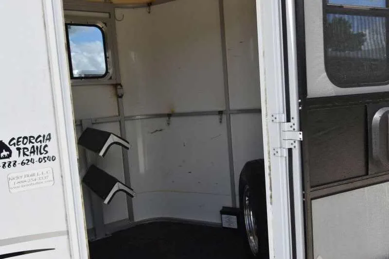 2002 Kiefer Built 2 Horse Bumper Pull - Image 9