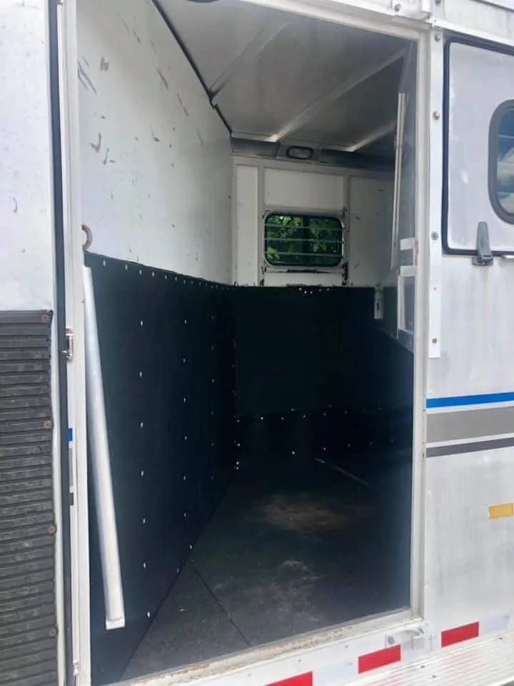 1998 Sundowner 3 Horse Slant - Image 10