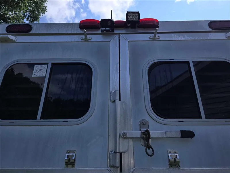 2000 C&C 2 horse Gooseneck - Image 11