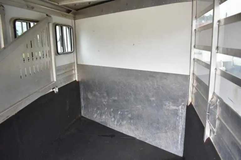 2012 CM 3HBP 3 Horse Trailer - Image 9