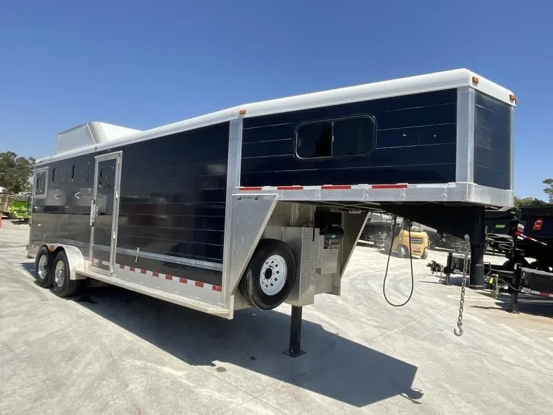 2005 Jamco 4 Horse Gooseneck Trailer - Image 4