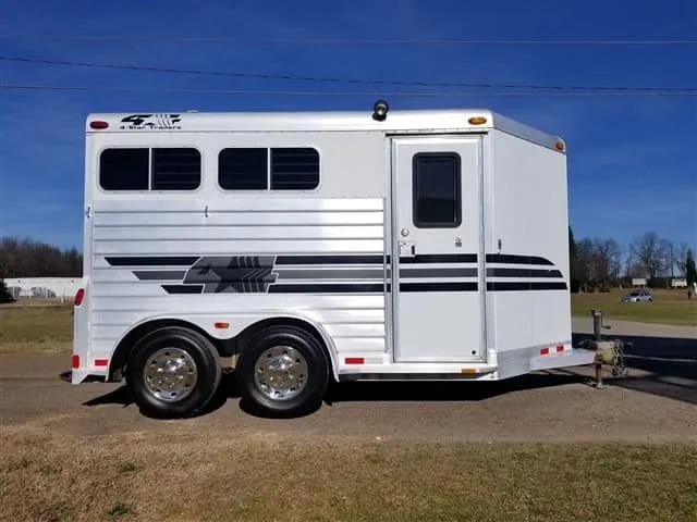 2001 4 Star 2 Horse Bumper Pull Slant Load - Image 4