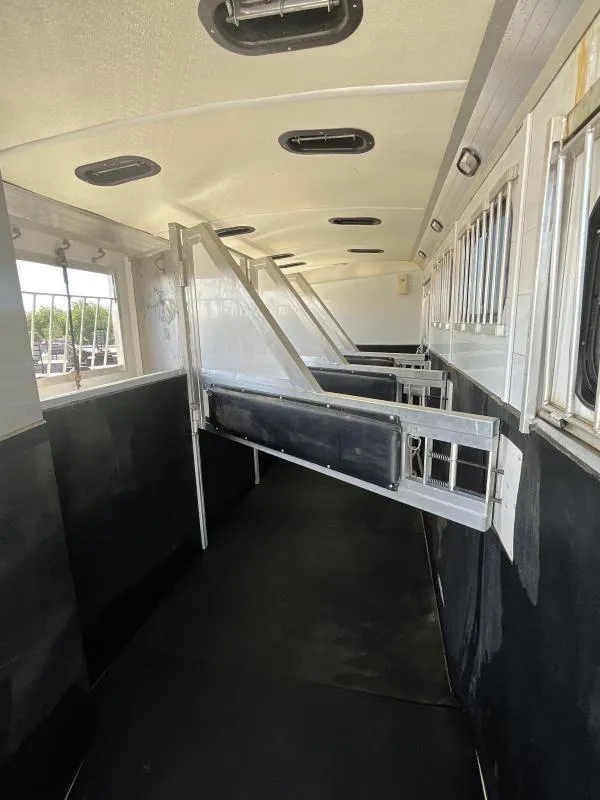 2005 Jamco 4 Horse Gooseneck Trailer - Image 14
