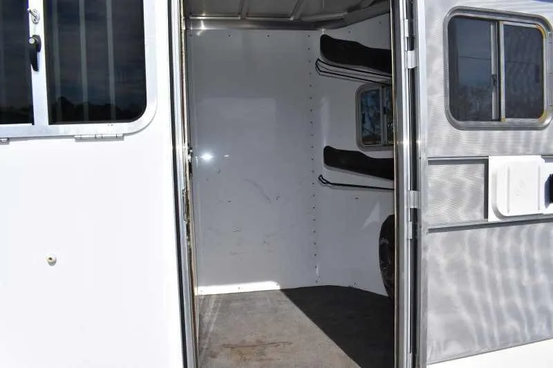 2005 Featherlite 2HST 2 Horse Trailer - Image 11