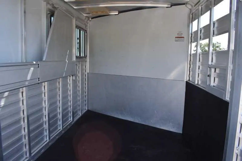 2014 Sundowner 2 Horse Gooseneck Trailer - Image 8