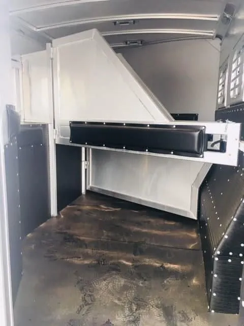 2018 Platinum Coach 3 Horse Bumper Pull - Image 10