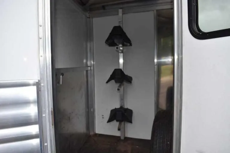 2012 CM 3HBP 3 Horse Trailer - Image 8