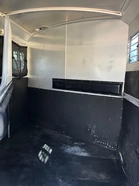 2003 Sundowner 2 Horse - Image 12