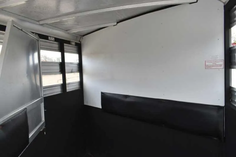 2005 Sundowner Sunlite 2 Horse Trailer - Image 8