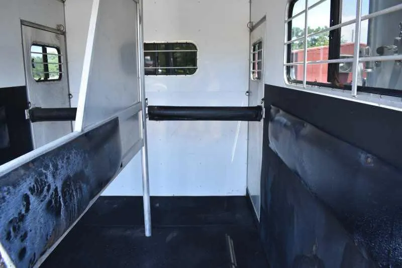2000 Sundowner 7204GNST 2 Horse Trailer - Image 17