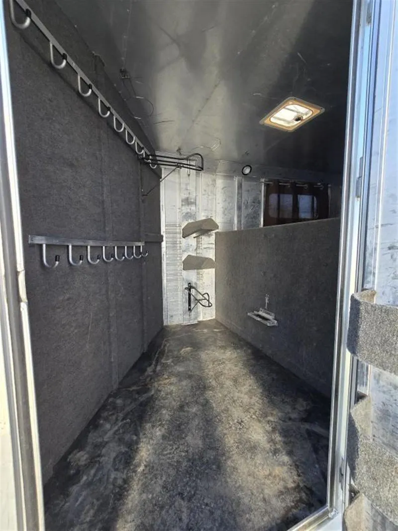 2006 C&C 4 Horse Gooseneck Trailer - Image 5