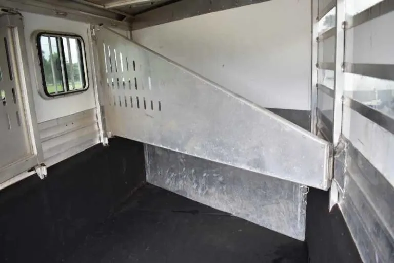 2012 CM 3HBP 3 Horse Trailer - Image 10
