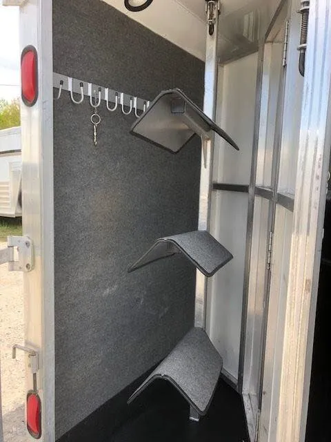 2010 Merhow 3 Horse Slant Load Bumper Pull - Image 14