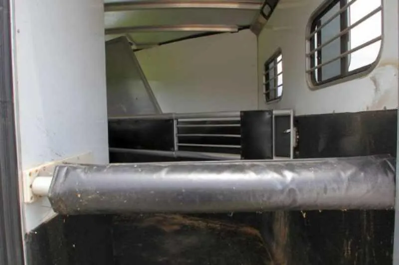 2003 Sundowner 2 Horse - Image 8