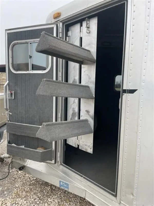1999 Elite Custom 3 Horse Trailer - Image 13